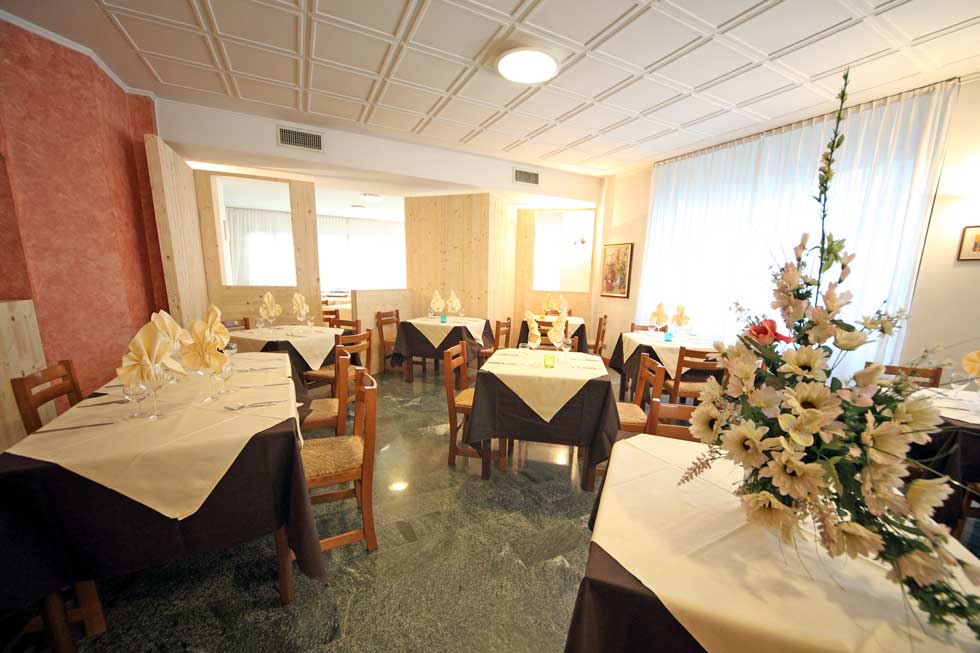 sala2 pranzo hotel italia aprica